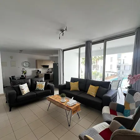 Pool View Flat In Centre Appartement *