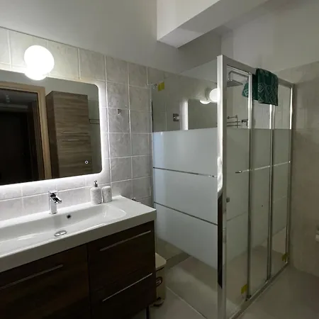 Pool View Flat In Centre Apartment *