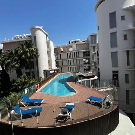 Pool View Flat In Centre Apartman Lárnaka